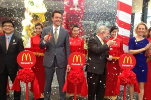 McDonald’s gây bão truyền thông với cửa hàng đầu tiên