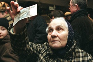 Đồng rúp tăng giá mạnh với gói kích thích 34,8 tỷ USD của Nga 