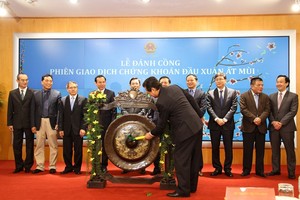 Thủ tướng Nguyễn Tấn Dũng đánh cồng khai trương phiên giao dịch đầu xuân