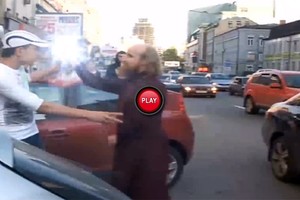 Những hành vi làm hỗn loạn giao thông được các thành viên của nhóm quay lại và đưa lên mạng.