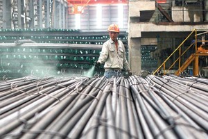 POM chỉ sản xuất cầm chừng, còn chủ yếu là nhập khẩu phôi thép về cán
