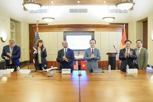 Lễ ký kết diễn ra tại Phòng Thương mại Mỹ dưới sự chứng kiến của Phó Thủ tướng Chính phủ Vương Đình Huệ.