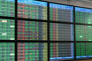 Chứng khoán tuần mới: Rung lắc và điều chỉnh đan xen