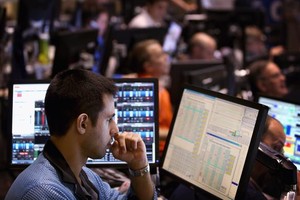 Khối ngoại đẩy mạnh bán ròng trong phiên 13/1