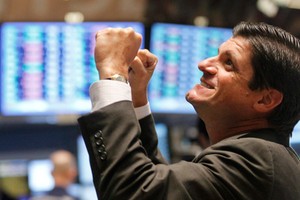 Khối ngoại đẩy mạnh mua vào trên cả hai sàn phiên 23/2