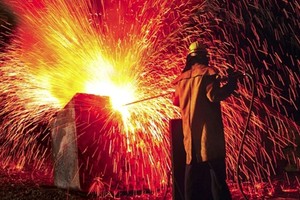 Thép Việt đang tìm đường sống trong bão tố