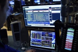 Khối ngoại bán ròng mạnh bluechip trên sàn HOSE trong phiên 19/4