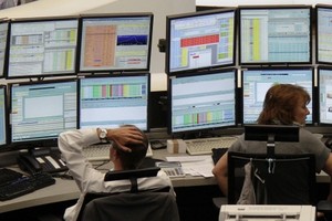 Khối ngoại bán mạnh cổ phiếu lớn trong phiên 17/8