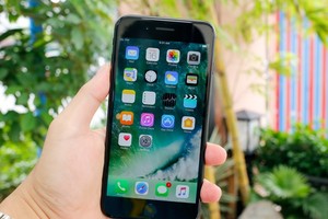 iPhone 7 Plus đầu tiên về Việt Nam, giá gần 38 triệu đồng