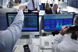 Một loạt mã tím ngắt, khối ngoại tranh thủ bán mạnh cổ phiếu bất động sản phiên 15/5