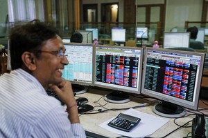 Khối ngoại ồ ạt mua cổ phiếu lớn, mức mua ròng đạt hơn 100 tỷ đồng trong phiên 17/5