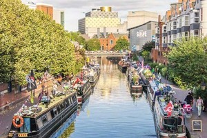 Những nẻo đường ngày hè ở Anh