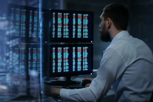 Khối ngoại mua ròng hơn 100 tỷ đồng, gom mạnh cổ phiếu BHS và SBT trong phiên cuối tuần 11/8