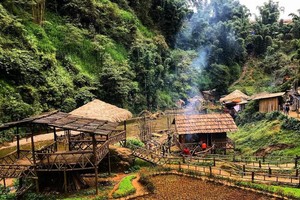 Dạo chơi ở “ngôi làng đẹp nhất Tây Bắc” khiến khách Tây mê tít