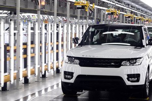 Doanh số sụt giảm, Jaguar Land Rover tạm ngừng sản xuất