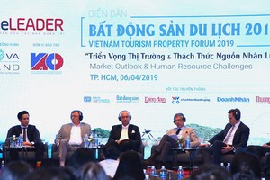 Các đại biểu trao đổi tại Diễn đàn