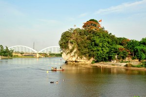 Khám phá “núi thơ” di tích quốc gia đặc biệt ở Ninh Bình