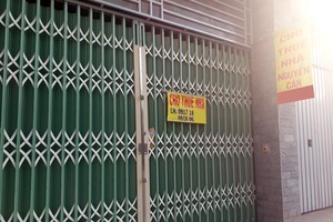 Nhiều nhà treo biển cho thuê nhưng cả tháng nay vẫn không tìm được khách thuê.