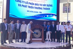 Ông Trần Huy Đức, Chủ tịch HĐQT Trường Thành Group đánh trống niêm yết