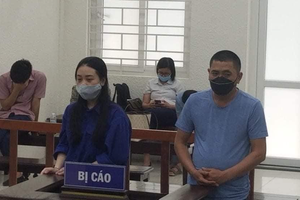 Bị cáo Quyên và Cảnh tại tòa.