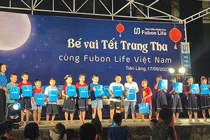 Fubon Life Việt Nam mang đến Trung thu đầy ắp yêu thương cho trẻ em
