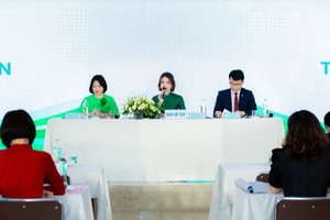 Bà Hàn Thị Khánh Vinh, Chủ tịch CPC1 trả lời câu hỏi phần thảo luận