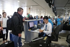 Vietnam Airlines khuyến cáo có thể bị phạt tới 7 tỷ đồng khi nhập cảnh mang theo một số loại thực phẩm