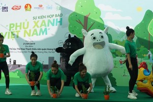 OMO Matic và Lifebuoy tặng Hà Nội mảng cây xanh hình trái tim