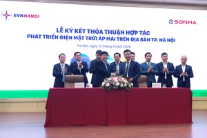 Tập đoàn Sơn Hà và EVN Hà Nội ký kết thỏa thuận hợp tác phát triển điện mặt trời áp mái