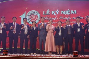 Ban lãnh đạo Vinasamex tại lễ kỷ niệm 10 năm thành lập