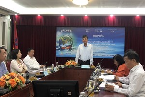 Ông Nguyễn Ngọc Điệp, Chủ tịch Hội Cấp thoát nước Việt Nam phát biểu tại buổi họp báo