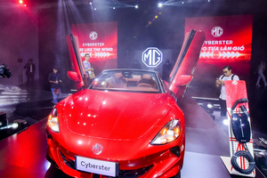 Xe ô tô điện MG Cyberster được giới thiệu tại MG Kinh Dương Vương, TP.HCM.