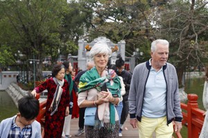 Khách quốc tế đến Việt Nam tăng mạnh trong hai tháng đầu năm. Ảnh TTXVN