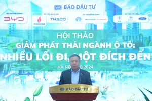 Ông Lê Trọng Minh, Tổng Biên tập Báo Đầu tư phát biểu tại hội thảo "Giảm phát thải ngành ô tô: Nhiều lối đi, một đích đến" ngày 29/8. Ảnh Dũng Minh