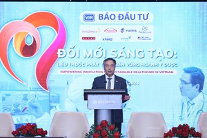 Ông Lê Trọng Minh, Tổng biên tập Báo Đầu tư phát biểu khai mạc Hội thảo Đổi Mới Sáng Tạo - Liều Thuốc Phát Triển Ngành Y Dược” sáng 25/9. Ảnh Dũng Minh.