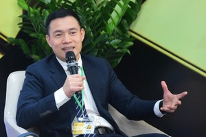 Ông Lê Đức Khánh, Giám đốc phân tích Công ty Chứng khoán VPS chia sẻ tại hội thảo do Báo Đầu tư tổ chức ngày 12/12. Ảnh Dũng Minh.