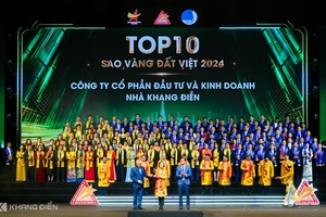 Đại diện Tập đoàn Khang Điền nhận giải “Top 10 Sao Vàng Đất Việt 2024” tại Hà Nội.