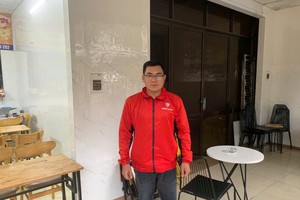 Anh Nguyễn Văn Quang trú tại thị trấn Ea Drăng, huyện Ea H’leo, tỉnh Đắk Lắk vừa trở thành khách hàng thứ 3 trúng lộc đầu năm mới với số tiền lên đến 250 triệu đồng nhờ giảm stress với Trà Xanh Không Độ.