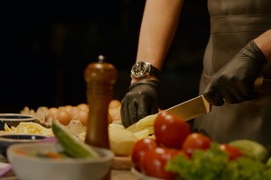 Đầu bếp là một trong những nghề cần sự tập trung cao độ và áp lực cực lớn.