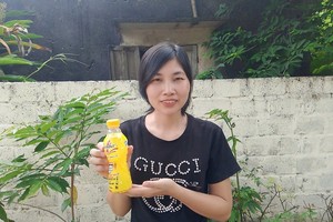 Chị Trịnh Thị Ngọc trong một lần xé nhãn chai Number 1 vào mùa hè năm ngoái đã mang đến cho chị giải thưởng 50 triệu đồng để trả bớt nợ xây nhà.