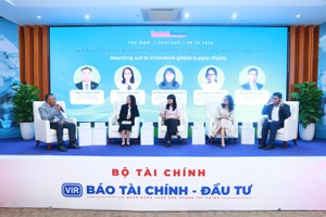 Phiên thảo luận "Lực đẩy chính sách" trong khuôn khổ toạ đàm "Kết nối doanh nghiệp Việt trong chuỗi cung ứng toàn cầu". Ảnh Chí Cường.