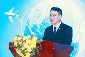 Thứ trưởng Bộ Tài chính Trần Quốc Phương phát biểu chỉ đạo toạ đàm. Ảnh Chí Cường.
