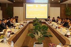 Đại diện lãnh đạo Hải Phát Invest trao đổi với đại diện các Nhà đầu tư.