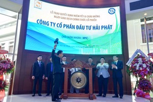 Chủ tịch HĐQT Đỗ Quý Hải gõ cồng niêm yết mã chứng khoán HPX trên sàn HOSE vào ngày 24/7/2018.