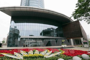 Các thảm hoa tươi được trang trí chào mừng APEC 2017 tại Đà Nẵng. (Ảnh: Trần Lê Lâm/TTXVN).