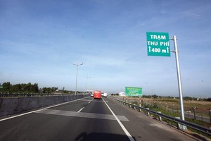 Trên đoạn tuyến cao tốc Bắc - Nam phía Đông từ TP.HCM tới Cần Thơ, hiện đoạn cao tốc TP.HCM - Trung Lương đã hoàn thành