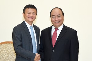 Thủ tướng Nguyễn Xuân Phúc tiếp tỷ phú Jack Ma sáng 6/11. Ảnh: VGP/Quang Hiếu.