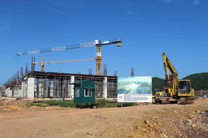 Sân bay Vân Đồn đang gấp rút hoàn thành để đón đầu sự xuất hiện của Đặc khu Vân Đồn. Ảnh: Đức Thanh.