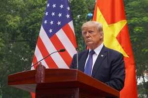 Tổng thống Mỹ Donald Trump trong buổi họp báo chung với Chủ tịch nước Trần Đại Quang tại Phủ chủ tịch ngày 12/11.