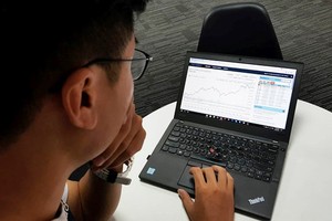 Mọi người đều có thể xem chi tiết các giao dịch Bitcoin nhưng không thể truy xuất danh tính thật của người thực hiện giao địch dó.